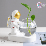 Astronaut Plant Lamp - The Quirky Quest TheQuirkyQuest