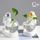 Astronaut Plant Lamp - The Quirky Quest TheQuirkyQuest